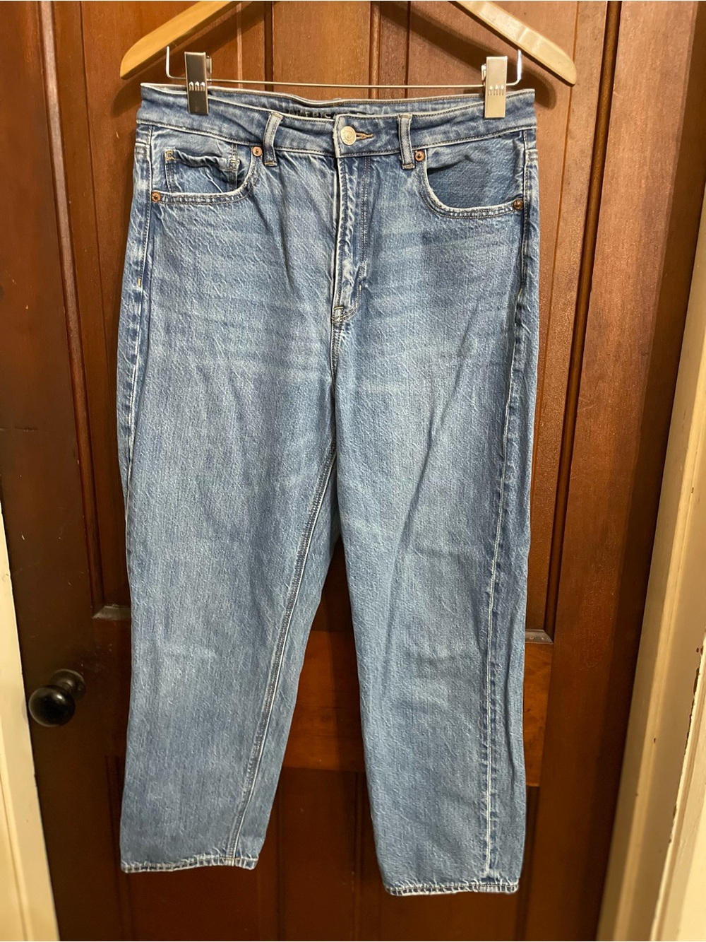 American Eagle women's size 8 short mom straight jeans
